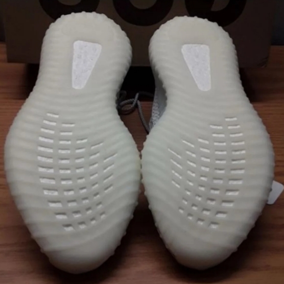 ***SOLD***Yeezy Boost 350 v2 Static Reflective - Picture 5 of 8